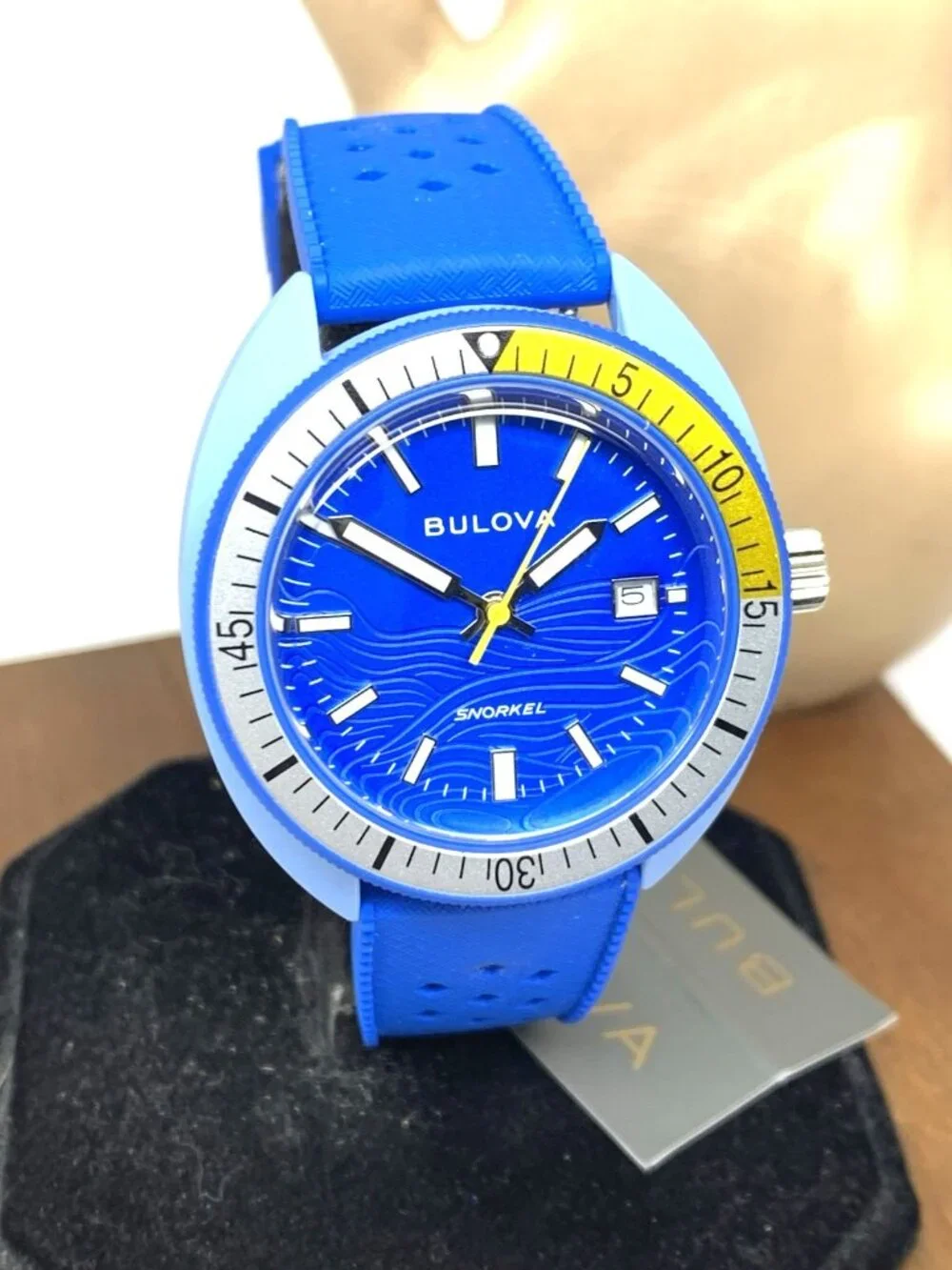 Bulova Men's Watch 98B445 Snorkel Blue Tang Fish Quartz Rubber Strap 41mm